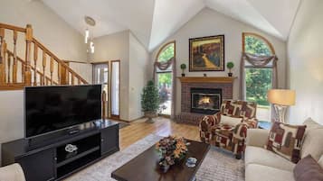 TV, peis og kontorer