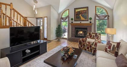 4-Bedroom Retreat with Outdoor Space & King Bed