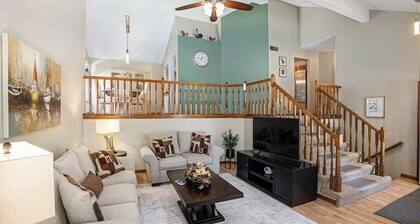 4-Bedroom Retreat with Outdoor Space & King Bed