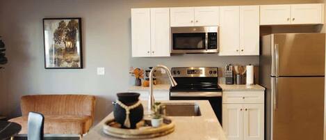 Refrigerador, microondas, parrilla de estufa y lavavajillas