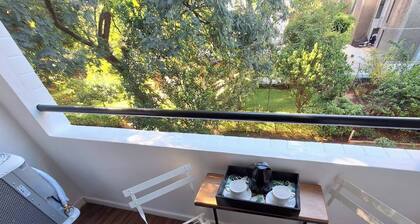 Studio Tipuana hammock on the open balcony