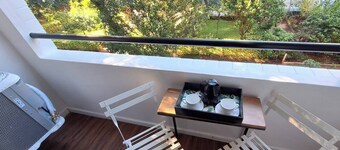 Studio Tipuana hammock on the open balcony