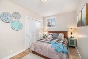 1 bedroom, WiFi, bed sheets - Poppleton Place - Central Omaha, Zoo, CHI Nearby (Omaha)