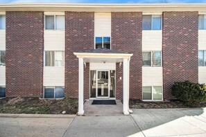 Exterior detail - Poppleton Place - Central Omaha, Zoo, CHI Nearby (Omaha)