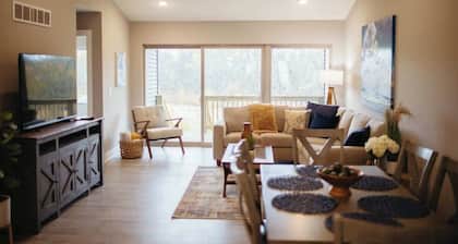 West Omaha Townhouse with GYM, Shopping, King Bed