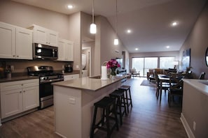 Fridge, microwave, stovetop, dishwasher
