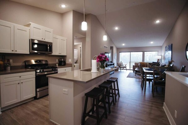 Fridge, microwave, stovetop, dishwasher
