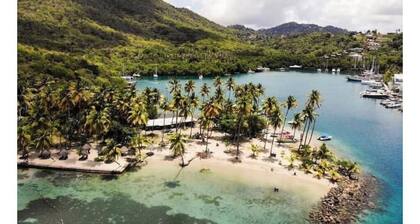 #4 Bayview: Waterfront Villa