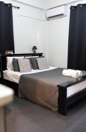 1 bedroom, internet, bed sheets - Irie Heights Reggae Studio (Gros Islet)