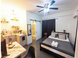 1 bedroom, Internet, bed sheets - Irie Heights Reggae Studio (Gros Islet)