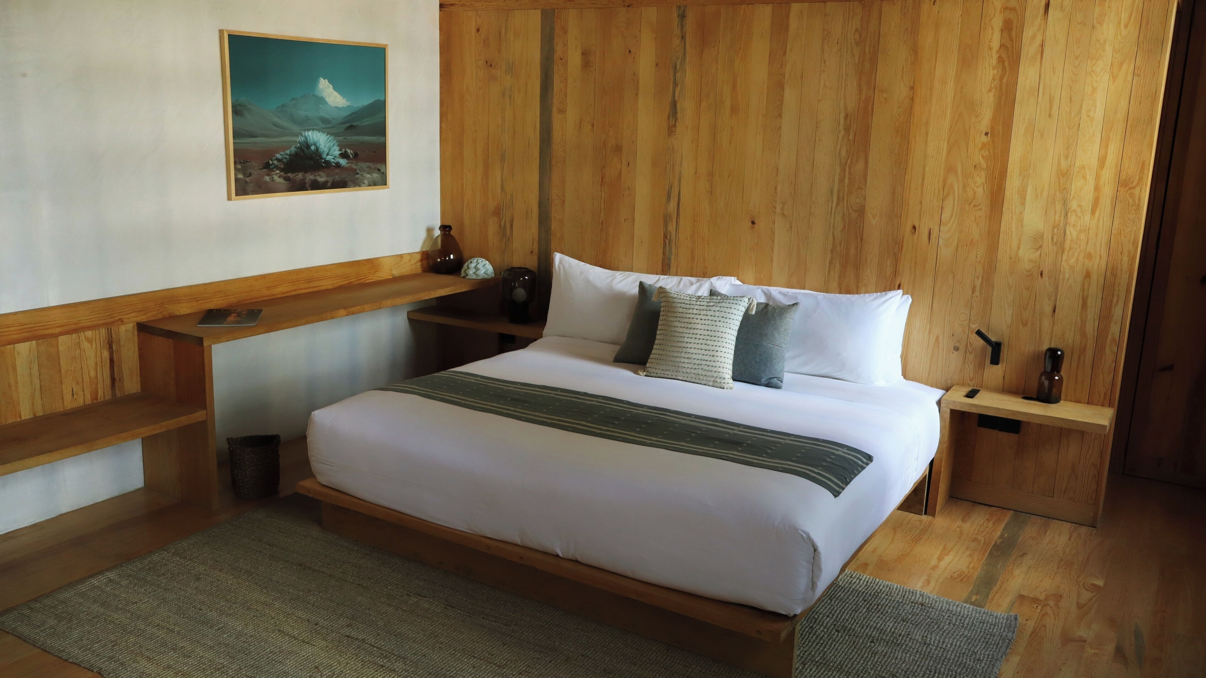 Superior Room | Bar mini, peti besi dalam bilik, meja, ruang kerja komputer riba 