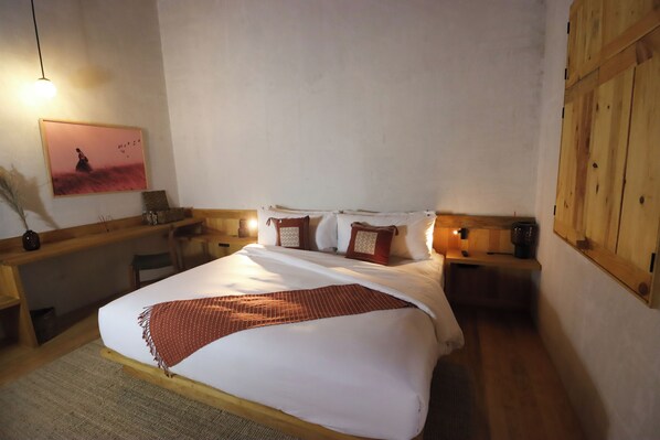 In-room safe, desk, laptop workspace, iron/ironing board