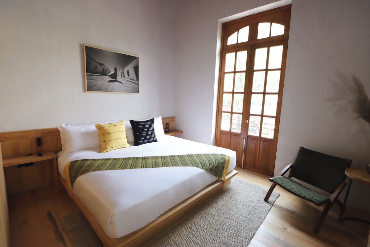 Svit Standard - balkong | Minibar, värdeförvaringsskåp på rummet och skrivbord