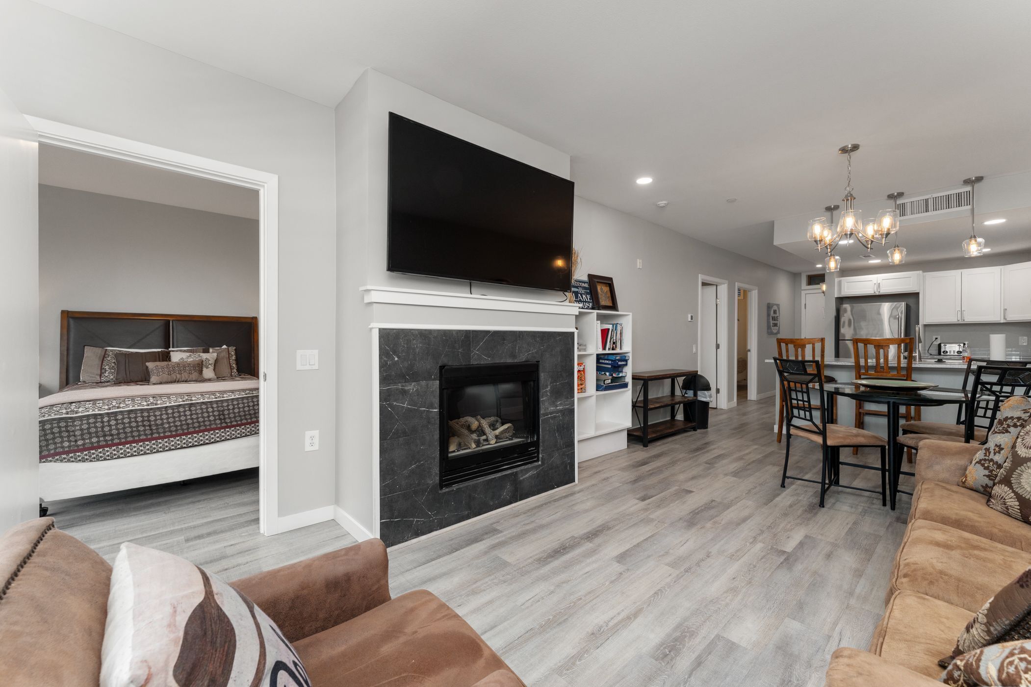 TV, fireplace
