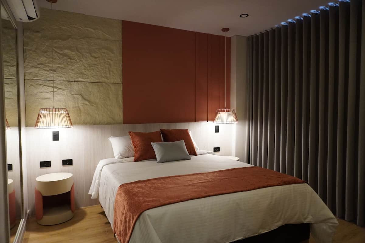 In-room safe, desk, laptop workspace, free WiFi