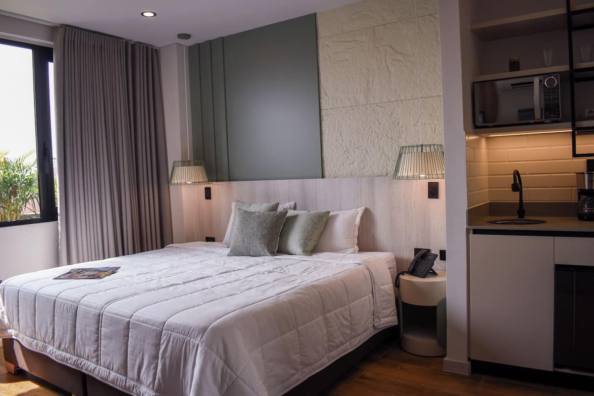 디럭스룸 | 미니바, 객실 내 금고, 책상, 노트북 작업 공간