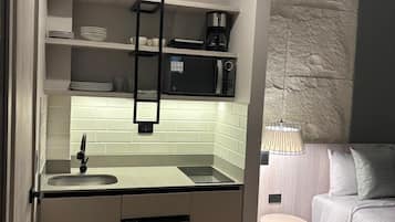 Superior Room | Private kitchen | Mini-fridge, microwave, stovetop, cookware/dishes/utensils