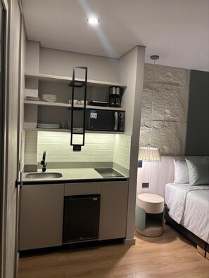 Camera Superior | Cucina privata | Mini-frigorifero, microonde, piano cottura, pentole/stoviglie/utensili