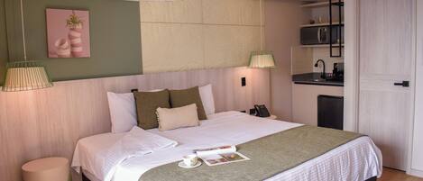 Elite Room, Patio | Minibar, in-room safe, desk, laptop workspace