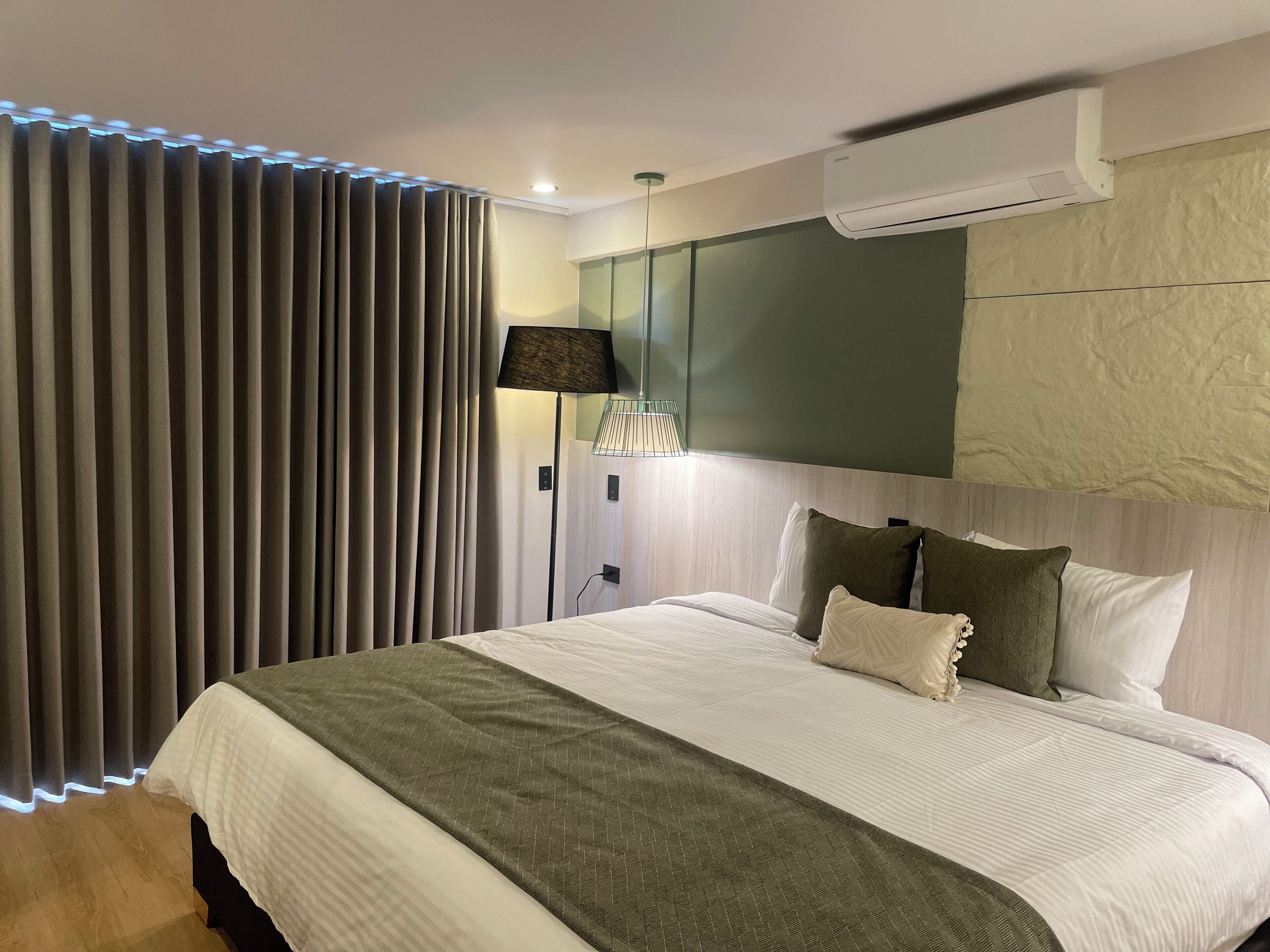 精緻客房, 庭院 | 迷你吧、客房內保險箱、書桌、筆電工作空間