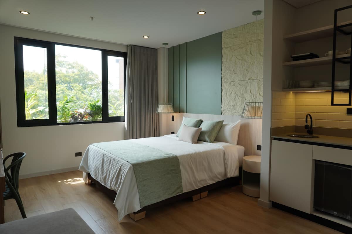 In-room safe, desk, laptop workspace, free WiFi