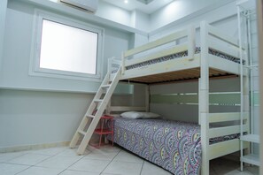 2 室のベッドルーム、アイロン / アイロン台、WiFi、ベッドシーツ