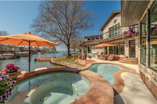 Waterfront Home w/ Private Pool, SPA and Golf Cart. TIME TO GET AWAY AND PLAY