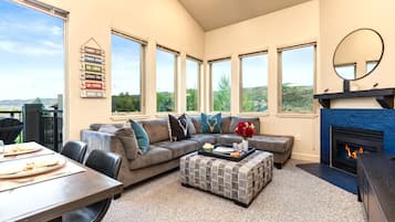 Condo, 3 Bedrooms (Hot Tub, Sleeps 8 (CVC-308B)) | Living room | TV