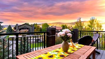 Condo (2 Bedrooms) | Outdoor dining