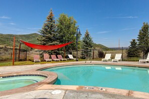 Condo (2 Bedrooms) | Alberca | Alberca al aire libre 