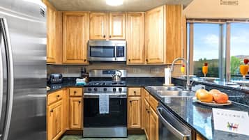 Condo (2 Bedrooms) | Private kitchen | Fridge, microwave, oven, stovetop