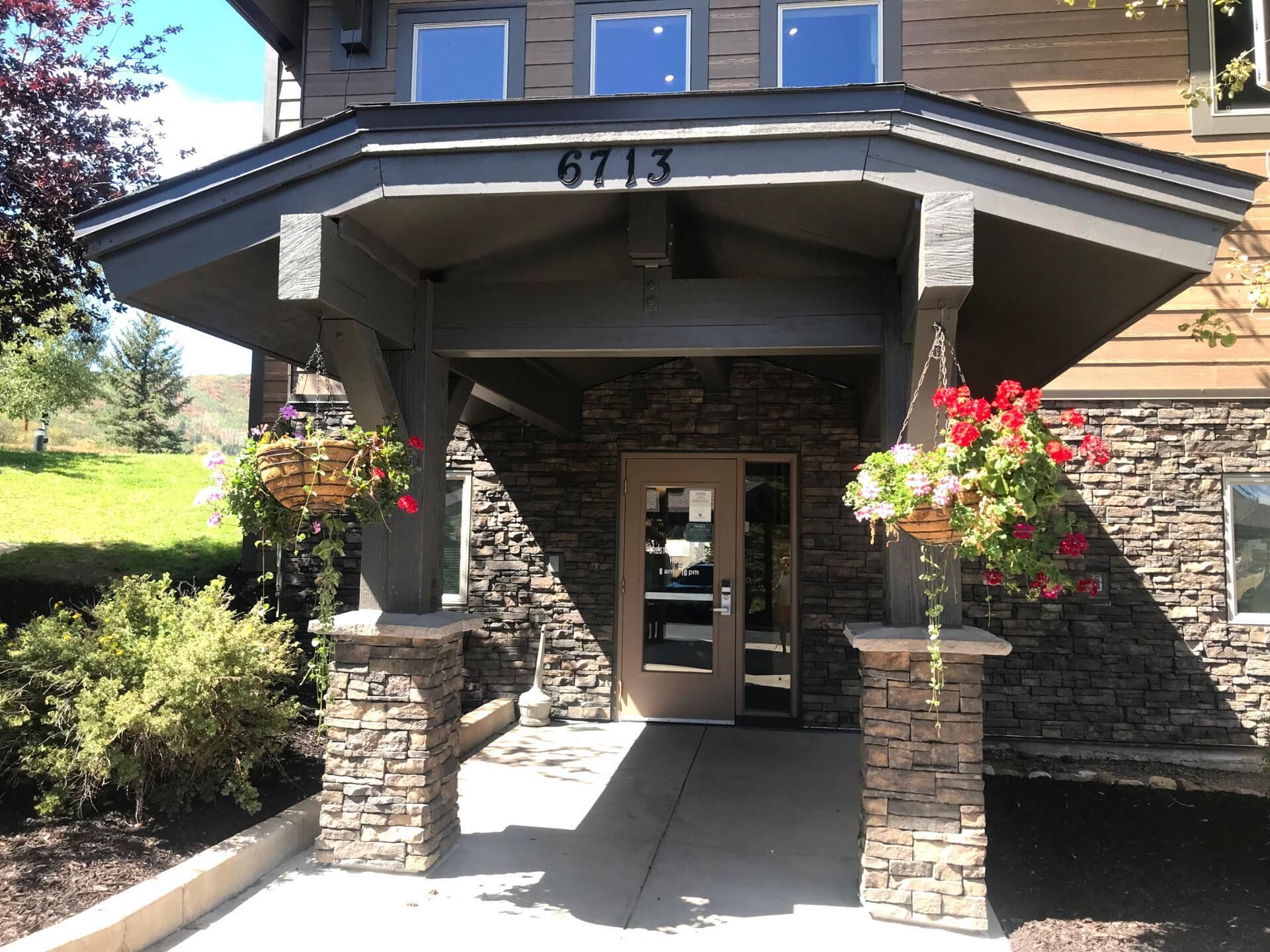 Condo (2 Bedrooms) | Property entrance