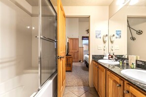 Condo (2 Bedrooms) | Bathroom