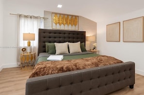 مكواة/لوح كي وواي فاي وملاءات أسرّة