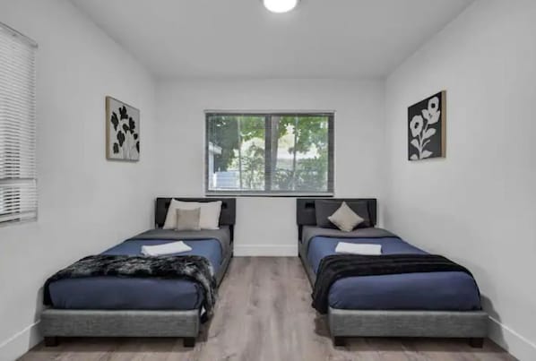 Iron/ironing board, WiFi, bed sheets