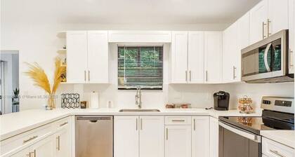 Modern Retreat Near Wynwod & Desing District