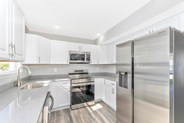 Microondas, horno, placa de cocina, lavavajillas