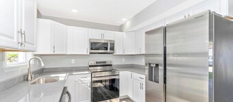 Fabulous 5-bedroom house with AC in charming Annapolis