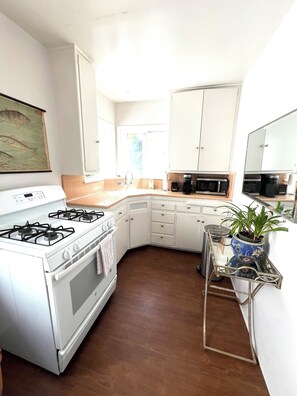 Mikrobølgeovn, ovn og kokeplater