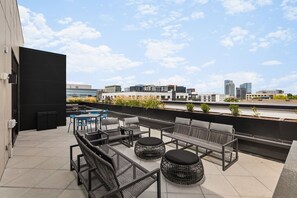 تناول الطعام بالخارج