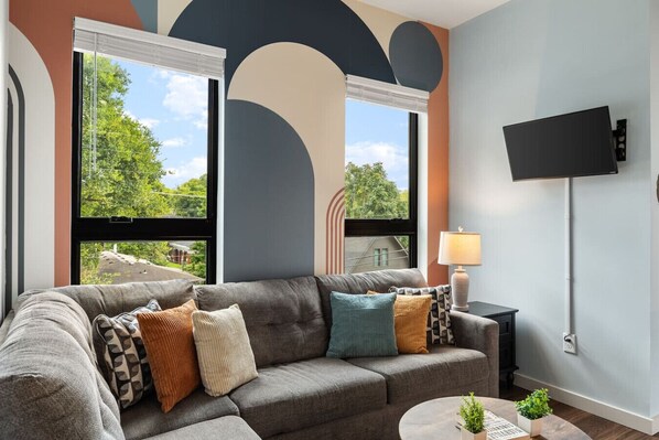 تلفزيون، كُتُب، مكتب