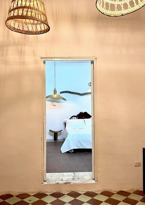 3 bedrooms, internet, bed sheets