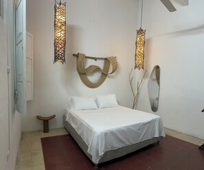 3 bedrooms, internet, bed sheets