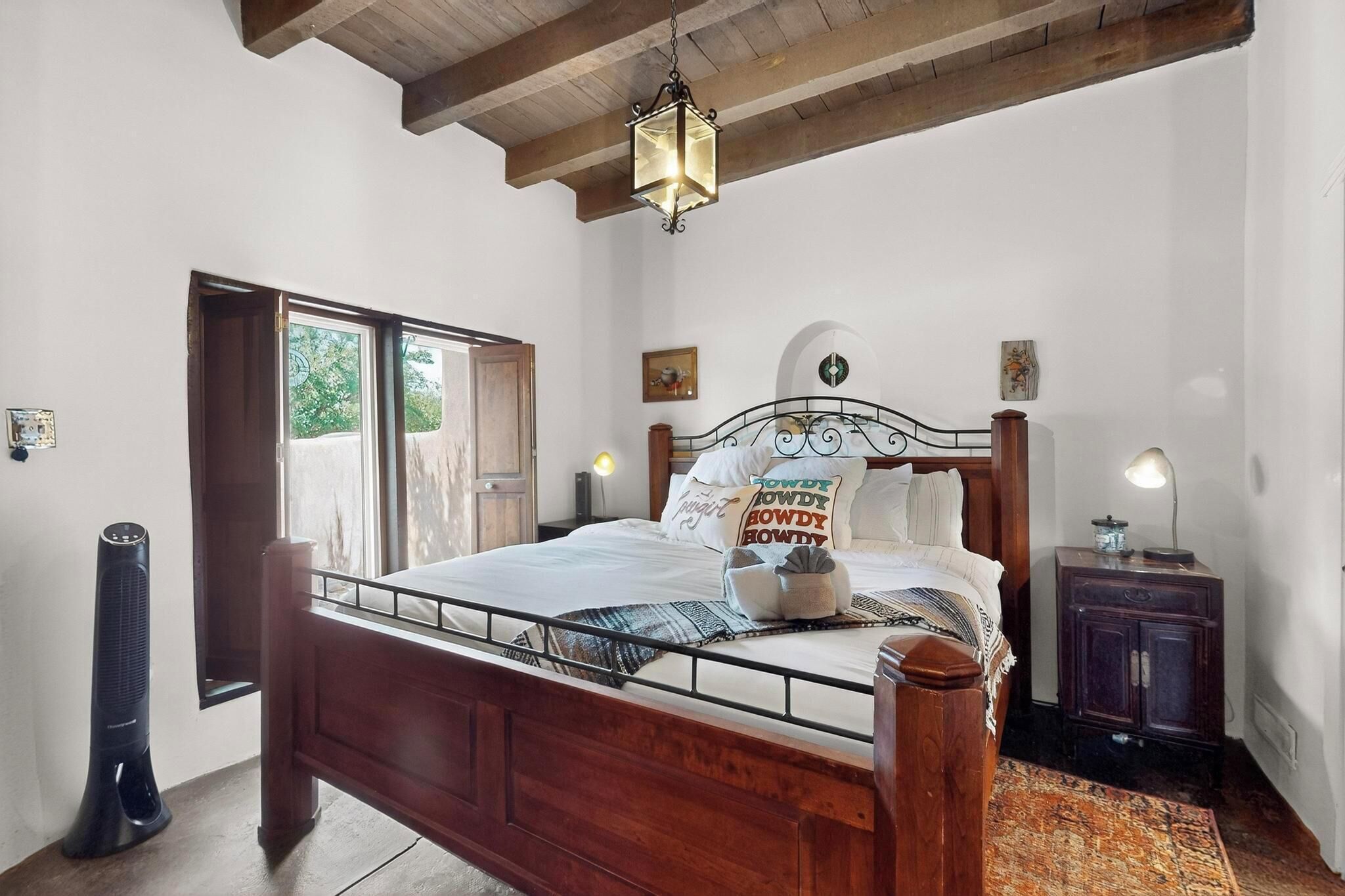3 habitaciones, tabla de planchar con plancha, wifi y ropa de cama 