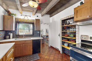 Microondas, horno, parrilla de estufa y lavavajillas 