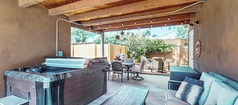 3 King Beds+Hot Tub+Walkers Paradise+Gated Parking+Instant Hot+Refrigerated Air