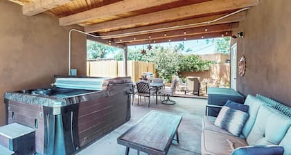 3 King Beds+Hot Tub+Walkers Paradise+Gated Parking+Instant Hot+Refrigerated Air