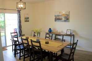 Dining - Charming 3-bedroom house in pleasant Exeter. Near the Sequoias. (Exeter)