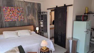 1 多间卧室、熨斗/熨衣板、上网接入、床单