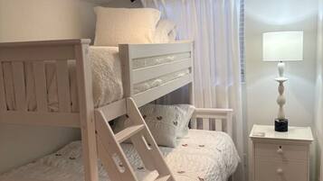 4 Schlafzimmer, Bügeleisen/Bügelbrett, Reisekinderbett, WLAN